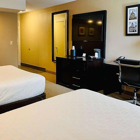 Clarion Inn & Suites Эвансвилл Экстерьер фото