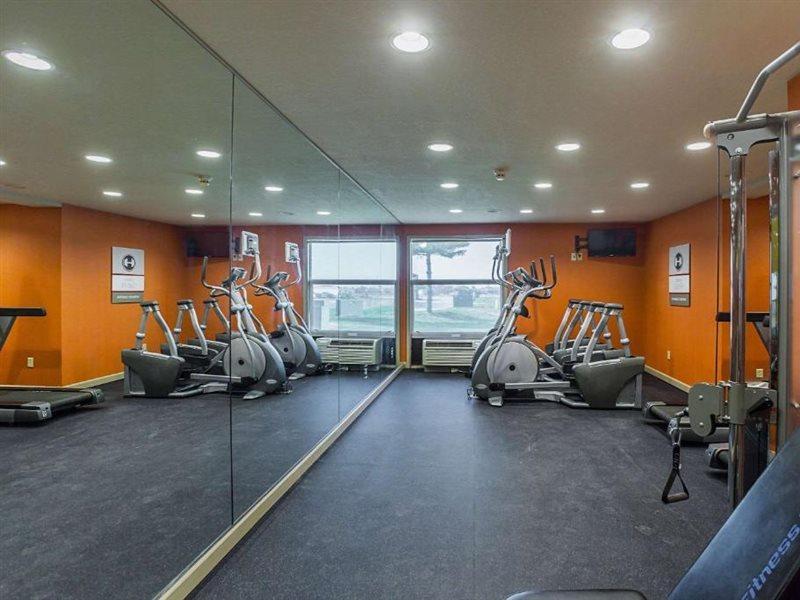 Clarion Inn & Suites Эвансвилл Экстерьер фото