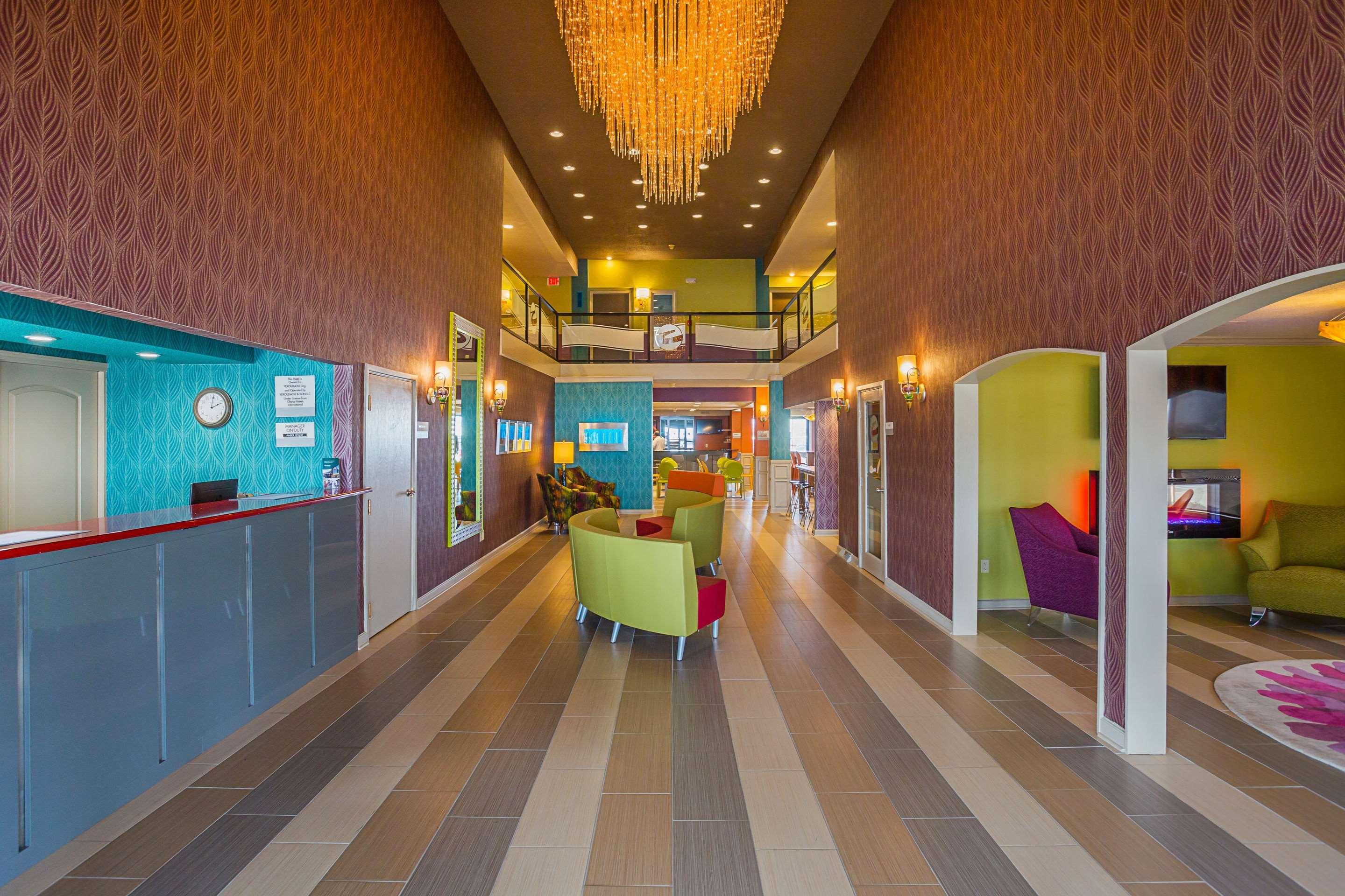Clarion Inn & Suites Эвансвилл Экстерьер фото