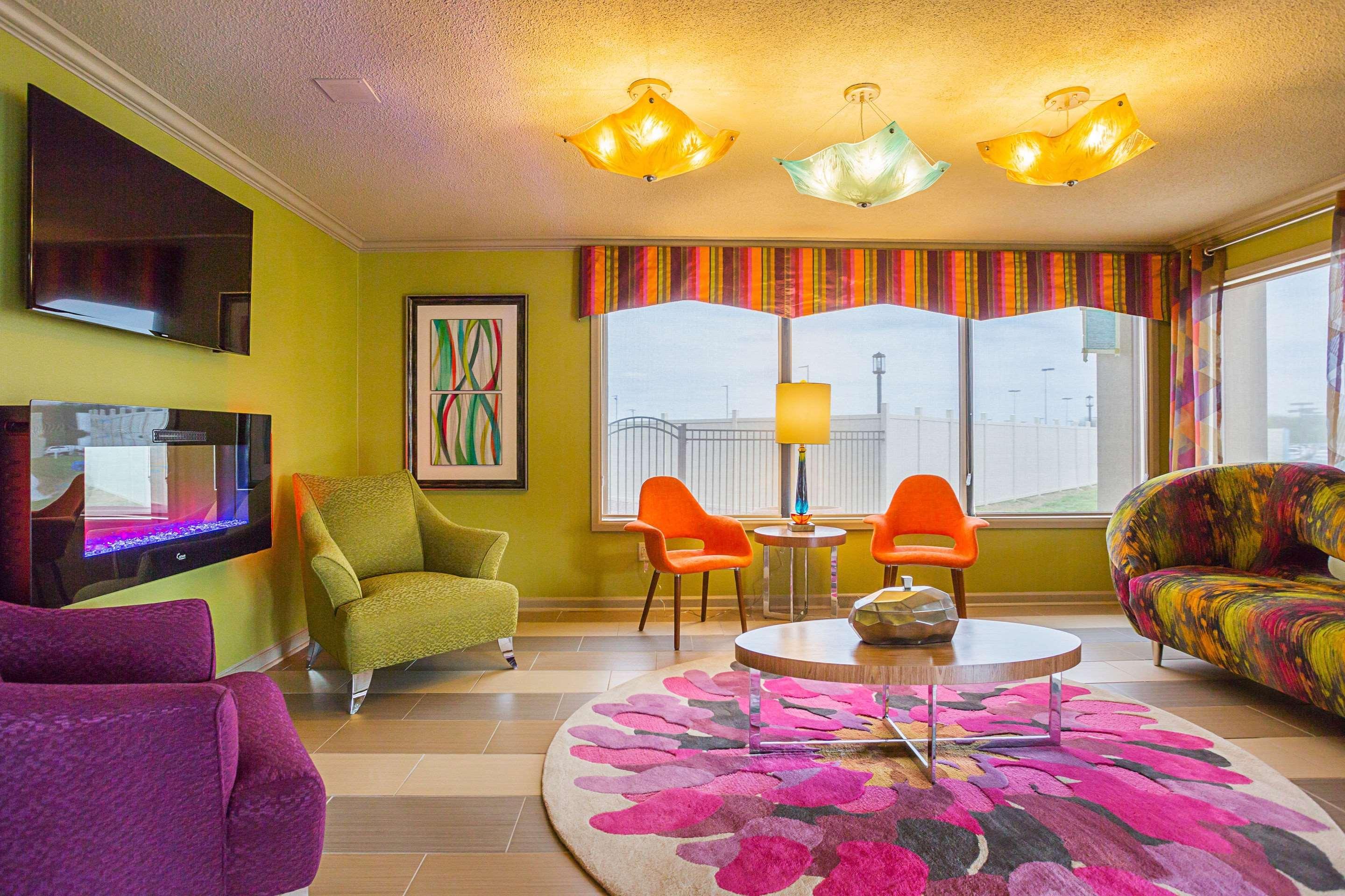 Clarion Inn & Suites Эвансвилл Экстерьер фото