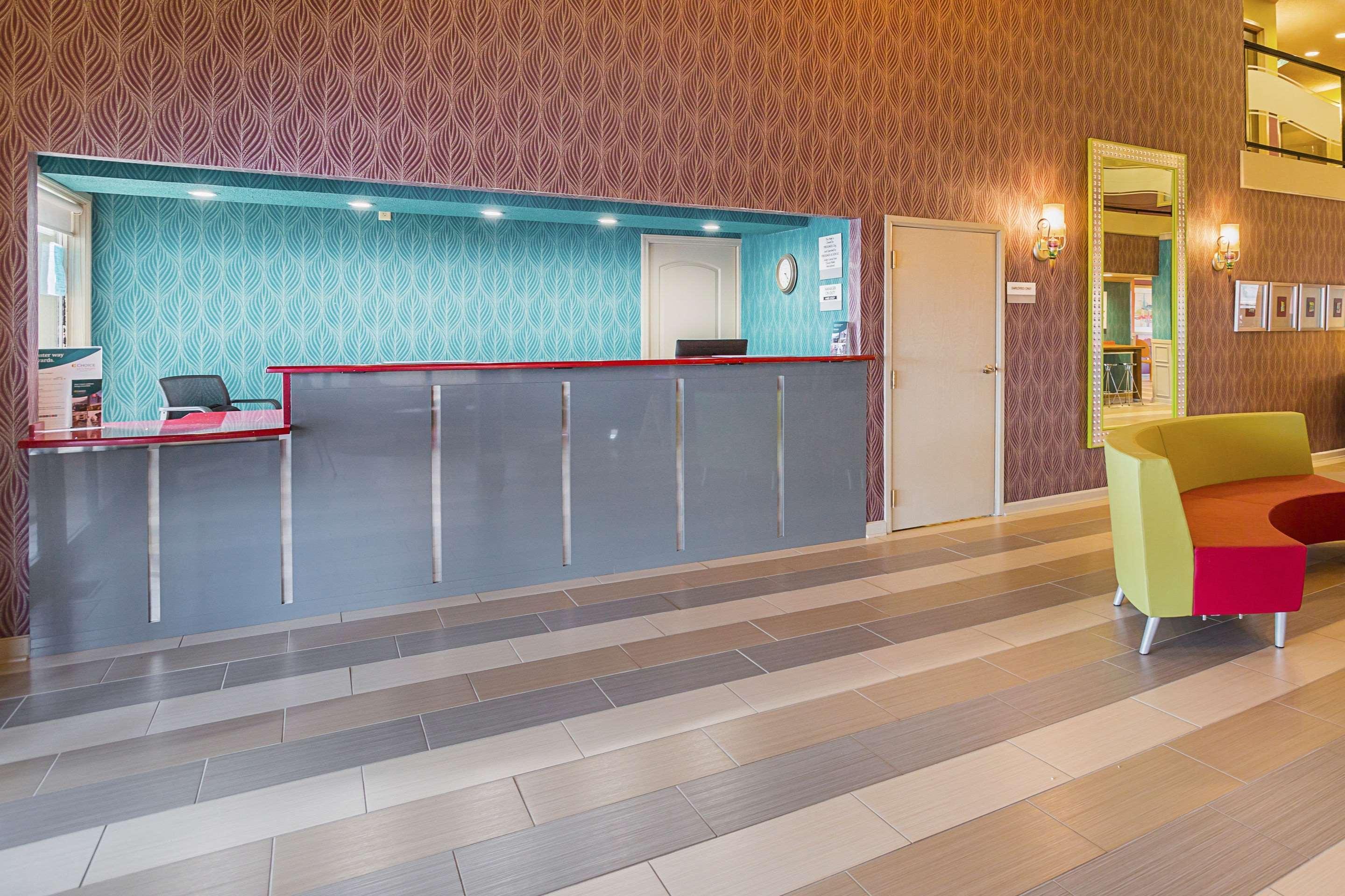 Clarion Inn & Suites Эвансвилл Экстерьер фото