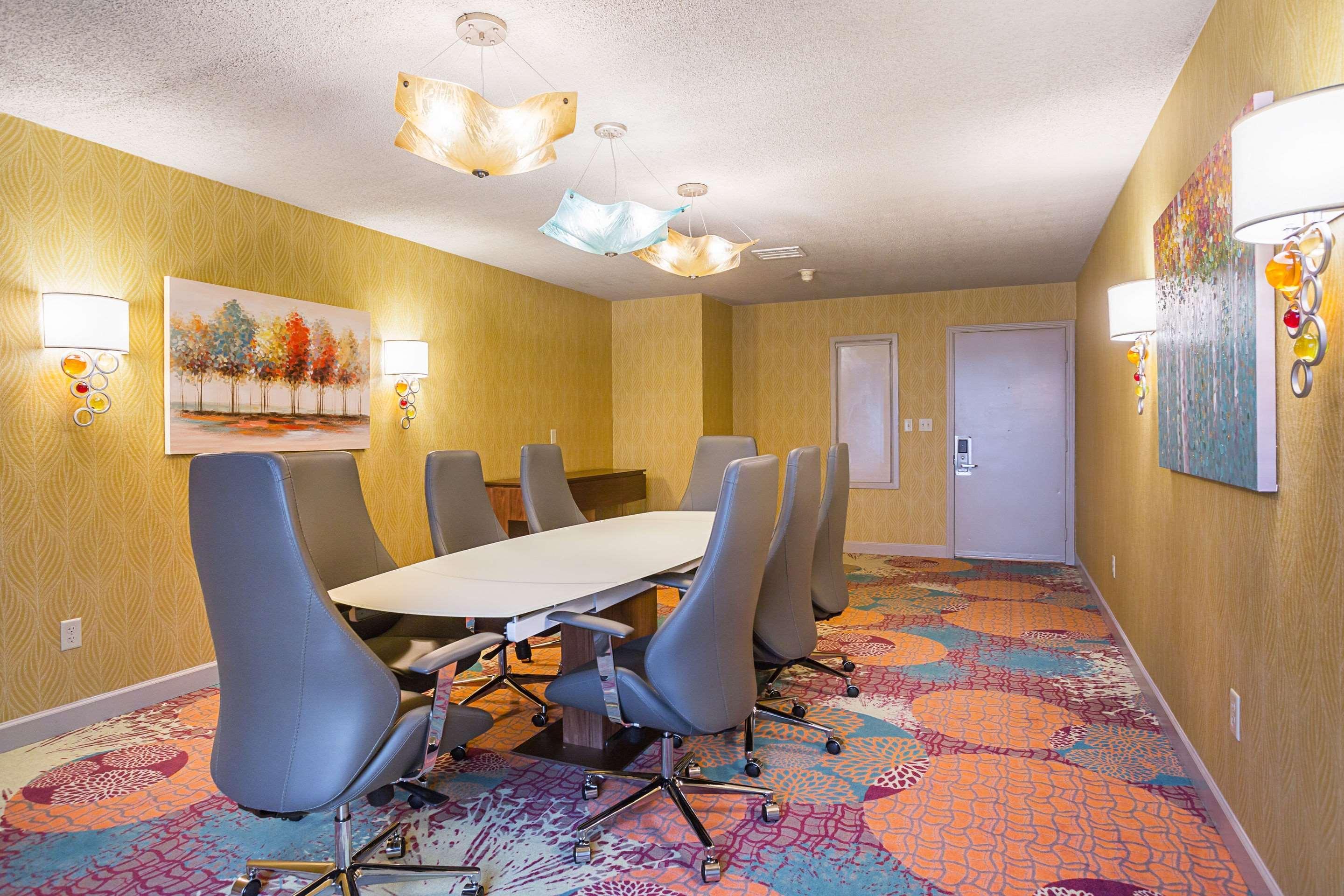 Clarion Inn & Suites Эвансвилл Экстерьер фото