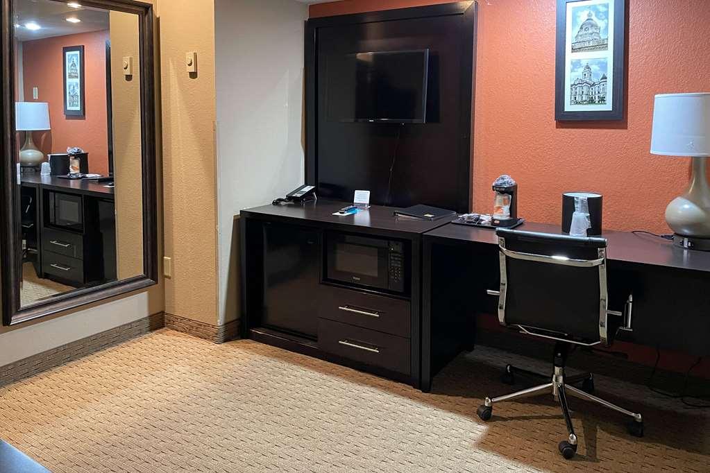 Clarion Inn & Suites Эвансвилл Номер фото
